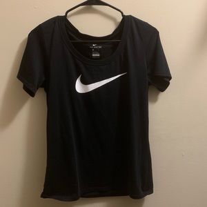 **NEW**  NIKE DRY FIT T-SHIRT